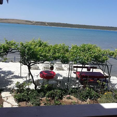 Apartmani Mirko Ljubac Ražanac Esterno foto