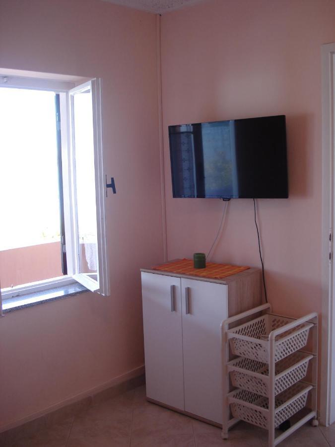 Apartmani Mirko Ljubac Ražanac Esterno foto