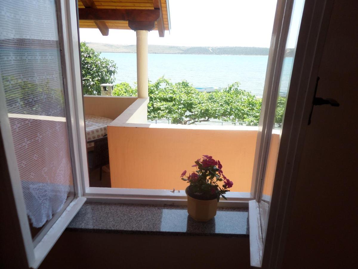 Apartmani Mirko Ljubac Ražanac Esterno foto