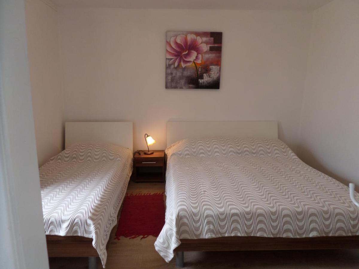 Apartmani Mirko Ljubac Ražanac Esterno foto