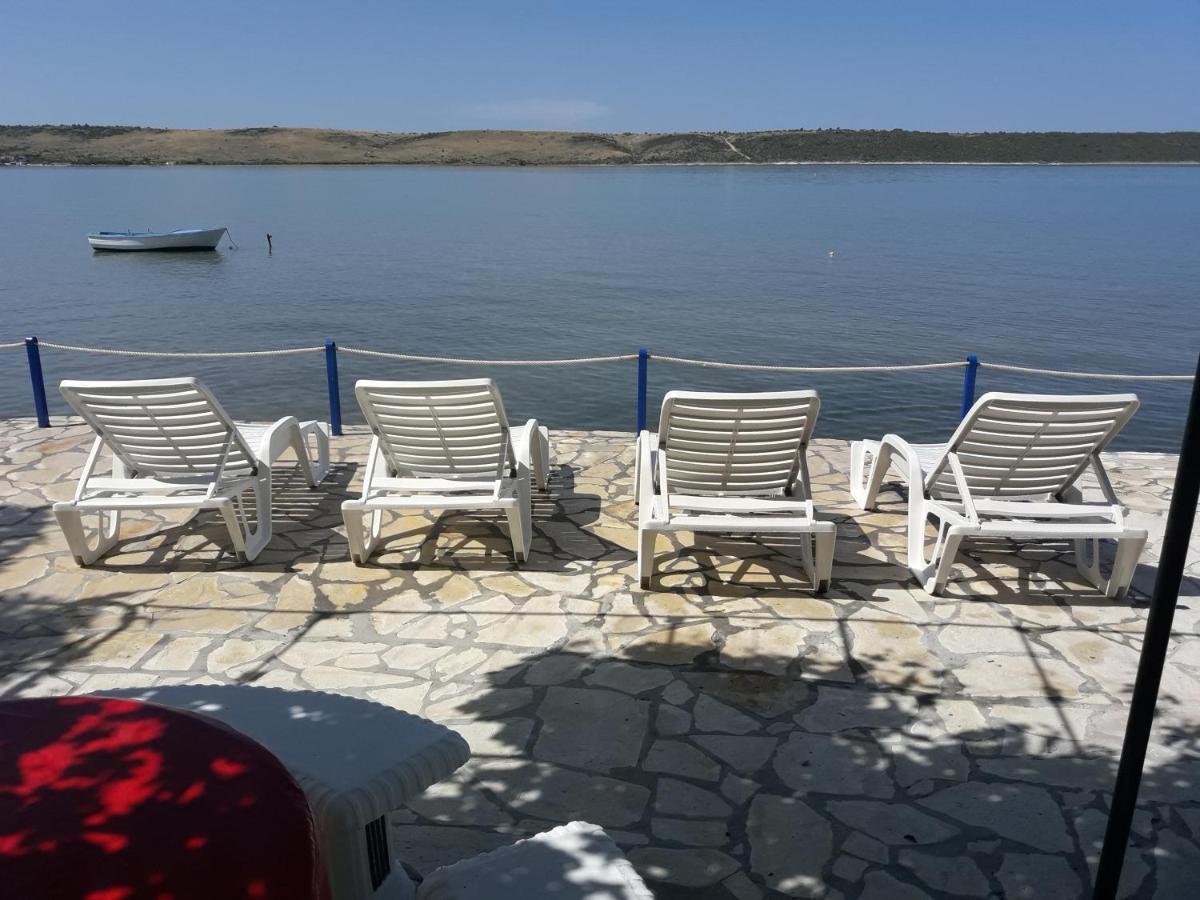 Apartmani Mirko Ljubac Ražanac Esterno foto