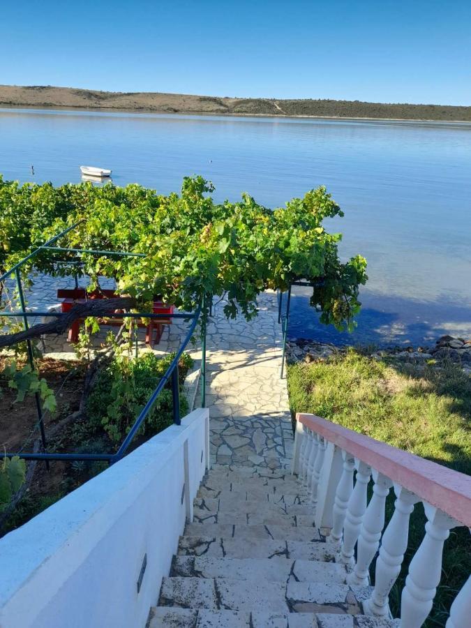 Apartmani Mirko Ljubac Ražanac Esterno foto