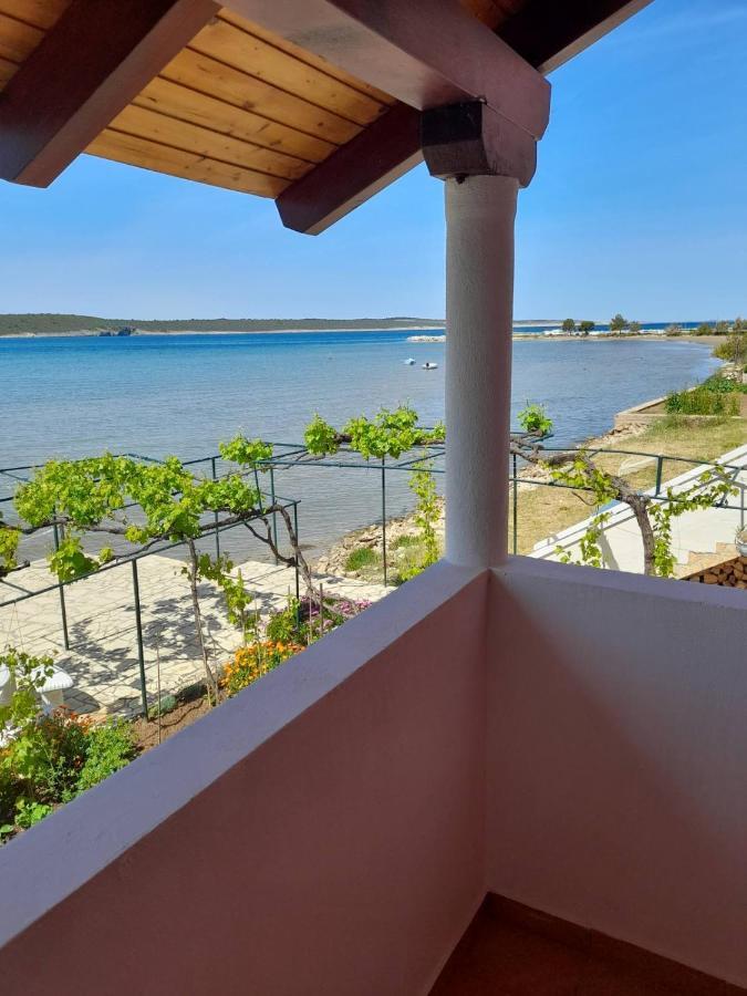 Apartmani Mirko Ljubac Ražanac Esterno foto
