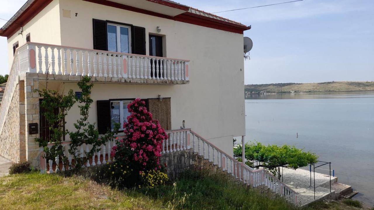 Apartmani Mirko Ljubac Ražanac Esterno foto
