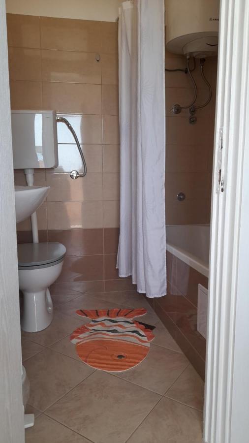 Apartmani Mirko Ljubac Ražanac Esterno foto