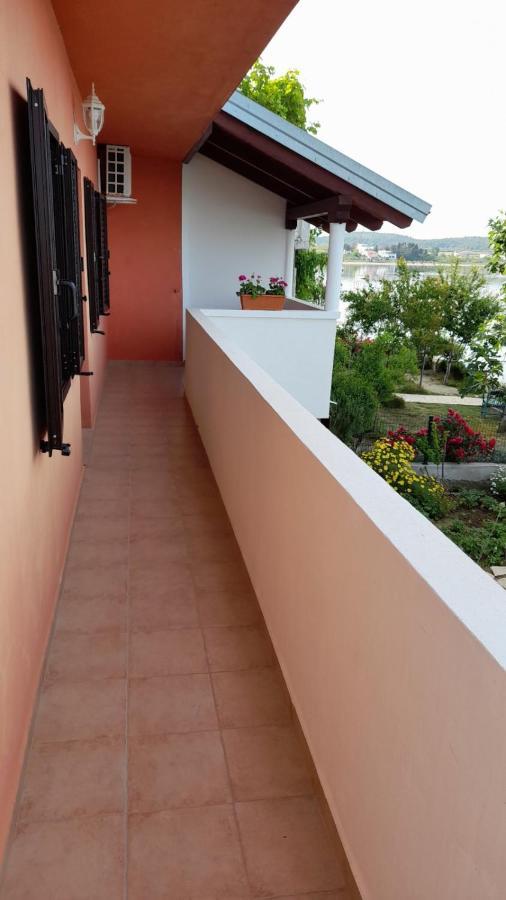 Apartmani Mirko Ljubac Ražanac Esterno foto