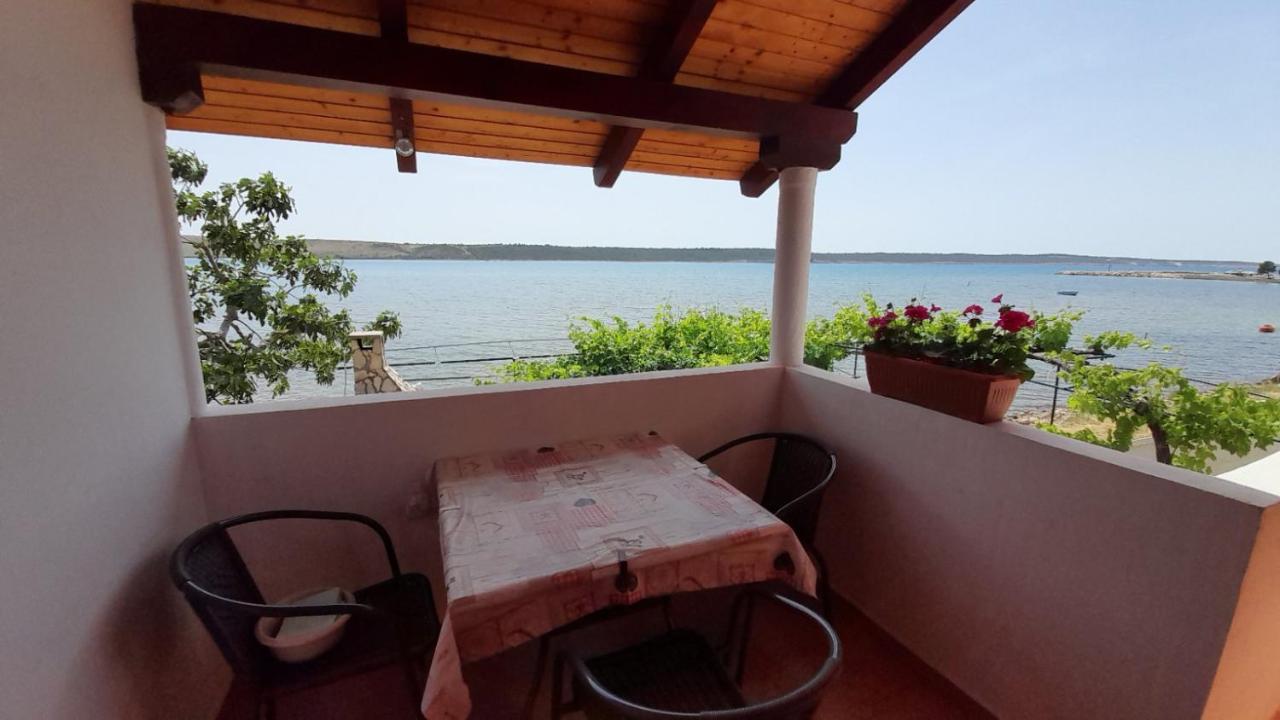 Apartmani Mirko Ljubac Ražanac Esterno foto